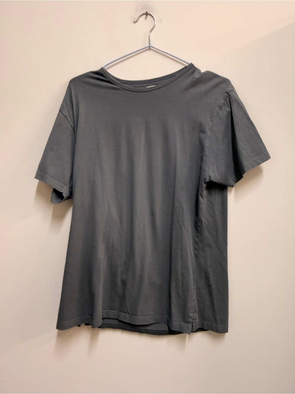 Men's Short Sleeve Crewneck Tee in Charcoal Gray